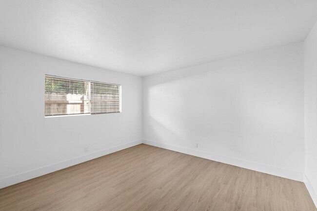 Building Photo - 219 Avenida Santa Barbara