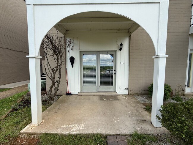 Primary Photo - 5709 Lyons View Pike