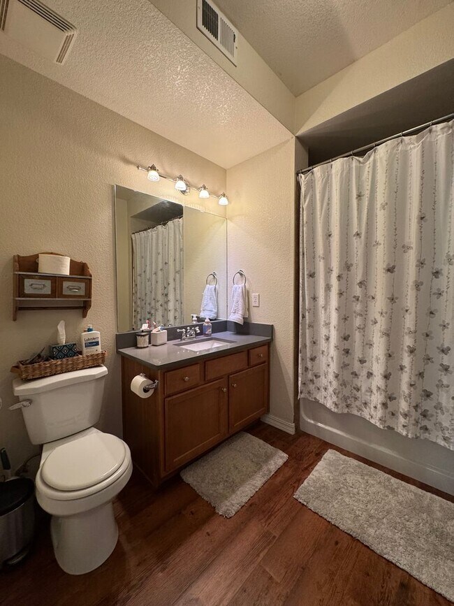 Building Photo - Beautiful 2 Bed/2 Bath Condo in Fort Collins