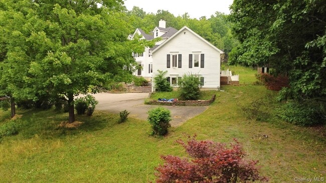 Building Photo - 19 Friendship Ln