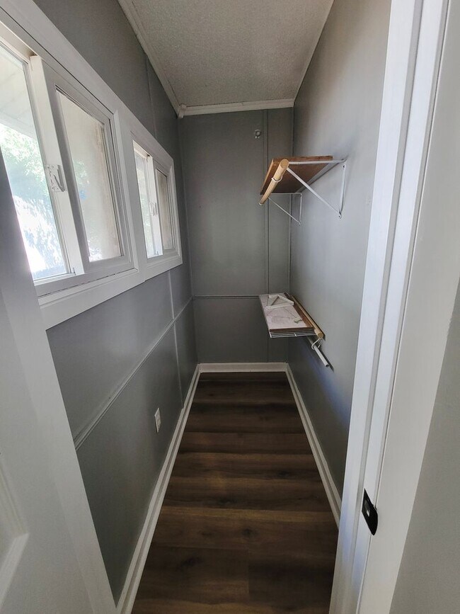 Building Photo - 2 bedroom 1 bath Berkley Apartment for rent