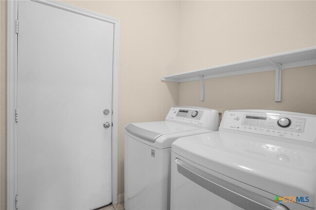 Building Photo - 16012 McAloon Way