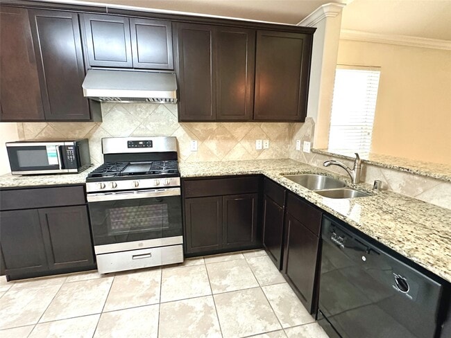 Building Photo - 1934 Acorn Glen Trail