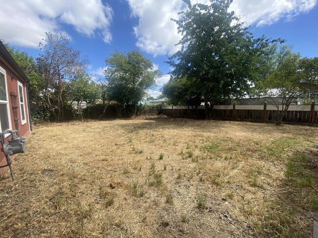 Building Photo - 310 Gregory Dr