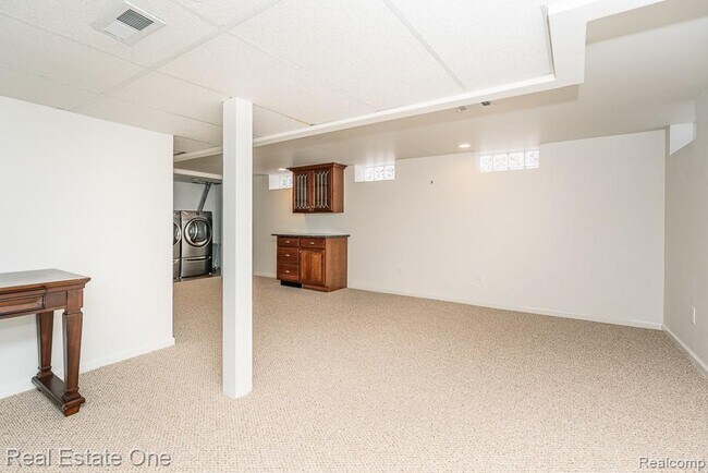 Building Photo - 732 Rutgers Rd