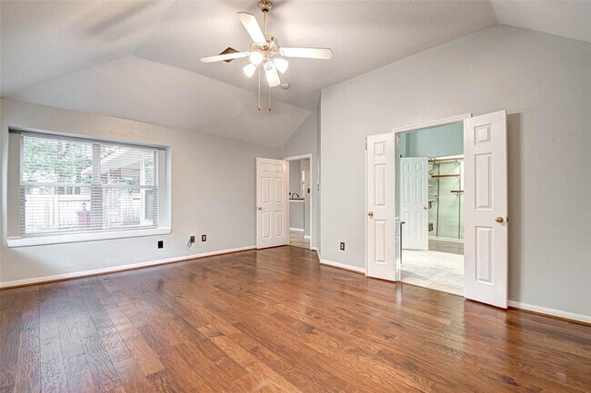 Building Photo - 18 Bonnaire Dr