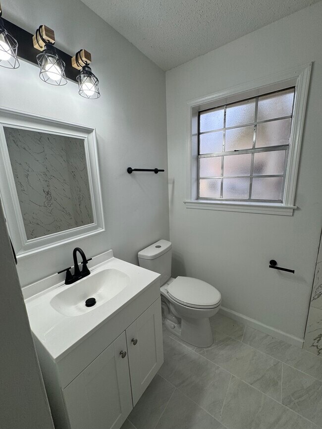 Building Photo - 7929 Steven Franklin Dr