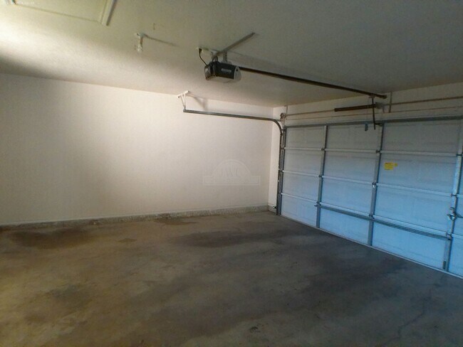 Building Photo - 906 McDaniel Cir