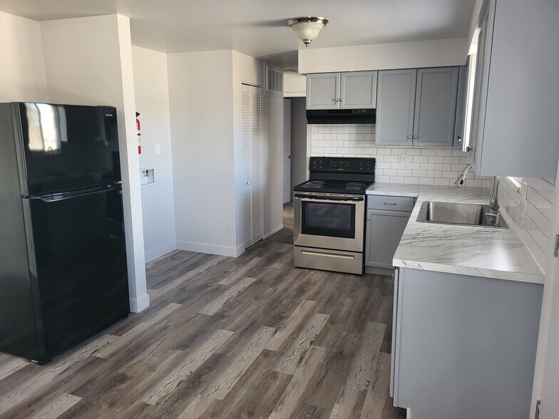 Kitchen with Laundry Hook ups - 1405 Tappan Cir