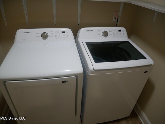 Building Photo - 4579 Spike Ln