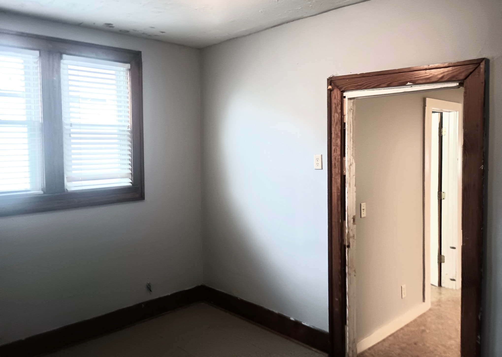 Building Photo - 227 S Main St