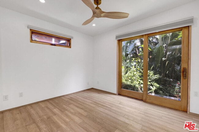 Building Photo - 1138 1\2 N Poinsettia Pl