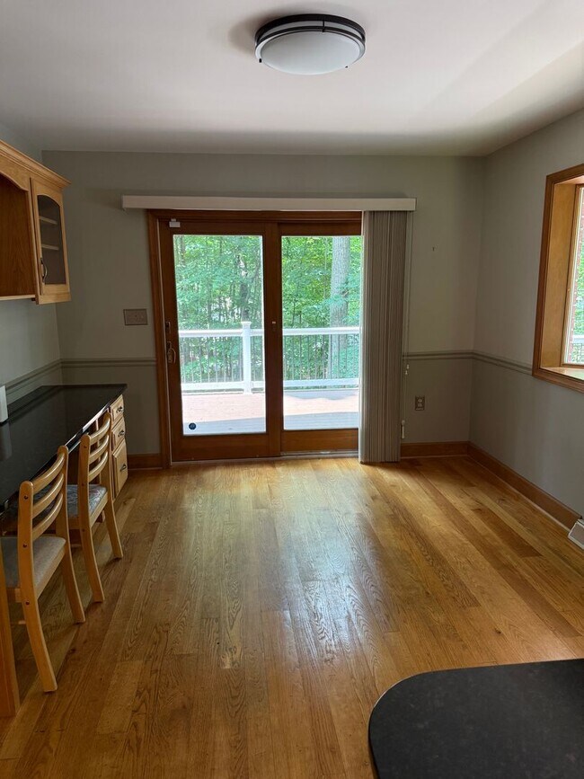 Building Photo - 1531 E Strohm Dr