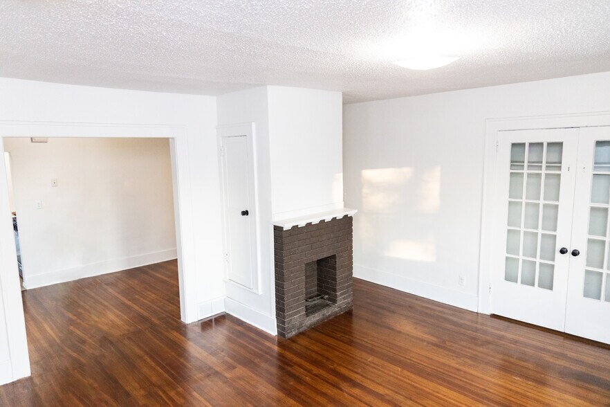 Building Photo - 711 S Phillips Ave