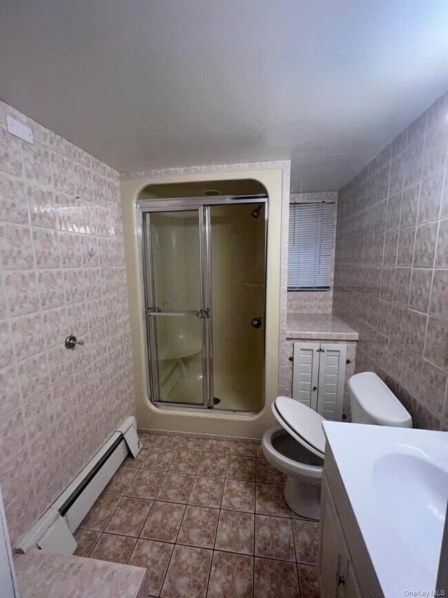 Building Photo - 7 Wicket St