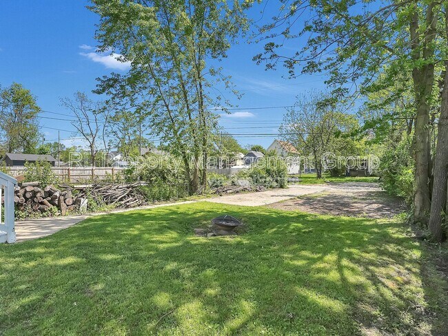 Building Photo - 914 Lockbourne Rd