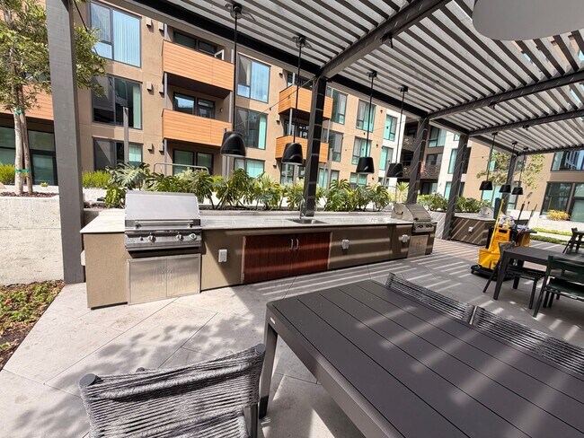 Building Photo - 260 Brooklyn Basin Wy