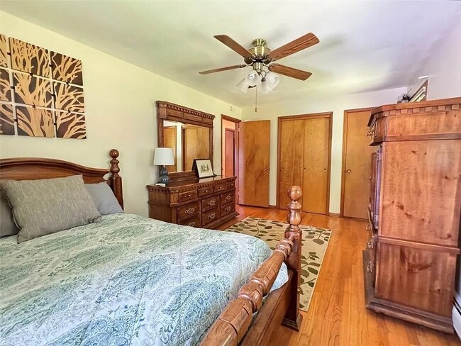 Building Photo - 7 Exeter Dr