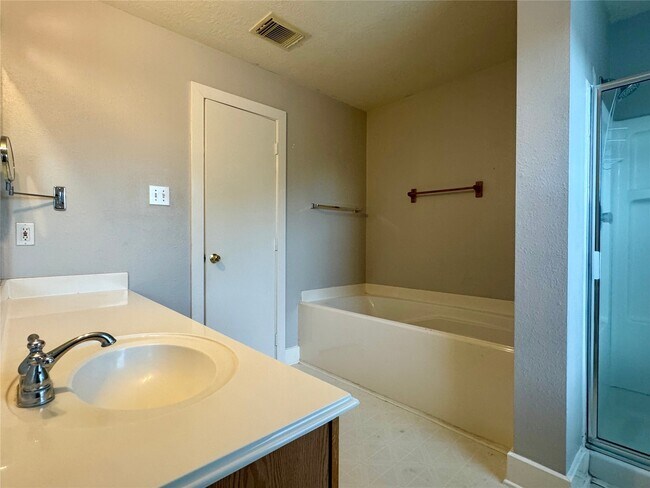 Building Photo - 9910 Farrell Dr