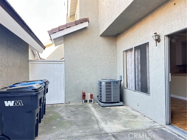 Building Photo - 567 Springbrook N