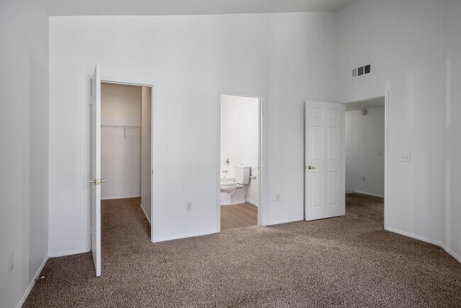 Building Photo - 10550 W Alexander Rd