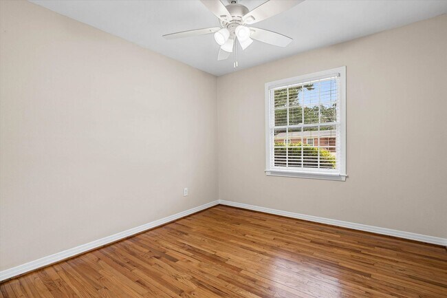 Building Photo - Charming 3-Bedroom Home with Fenced Yard – Convenient Location!