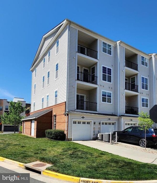 Building Photo - 23552 Hopewell Manor Terrace