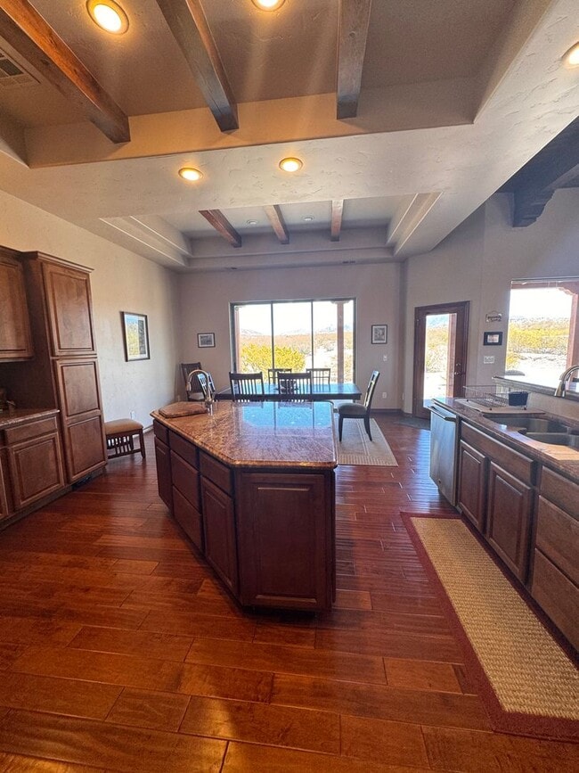 Building Photo - Gorgeous Fully Furnished rental on 1 acre,...