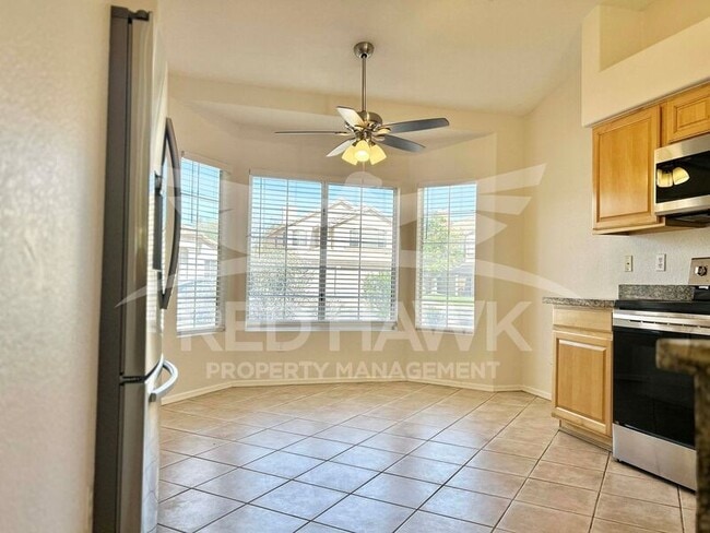 Building Photo - 721 E Sheffield Ave