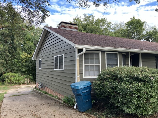 Building Photo - 2409 S Louisiana St