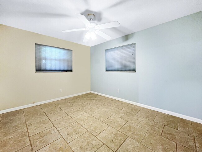 Building Photo - Unfurnished Harbor Hills Home with Creek Views – 3 Bed | 2 Bath
