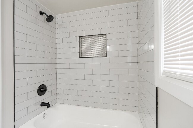 Building Photo - 1109 SW 26th St