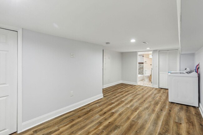 Building Photo - Newly Renovated Single Family Brewerytown