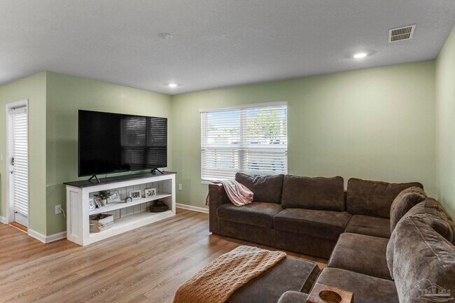 Building Photo - 903 Lovebird Ct