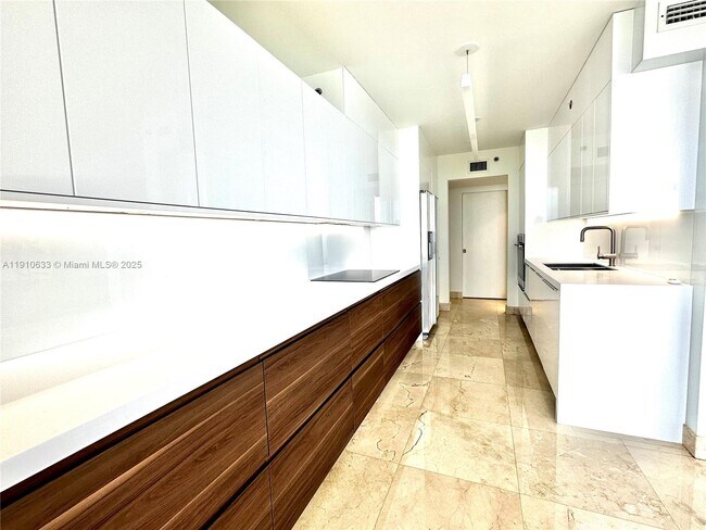 Building Photo - 7330 Ocean Terrace