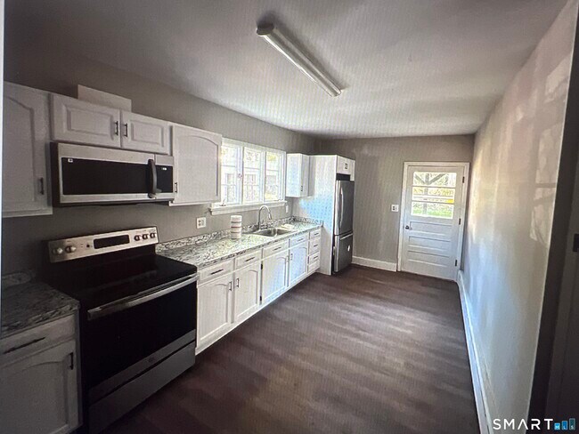 Building Photo - 10 Fleming St