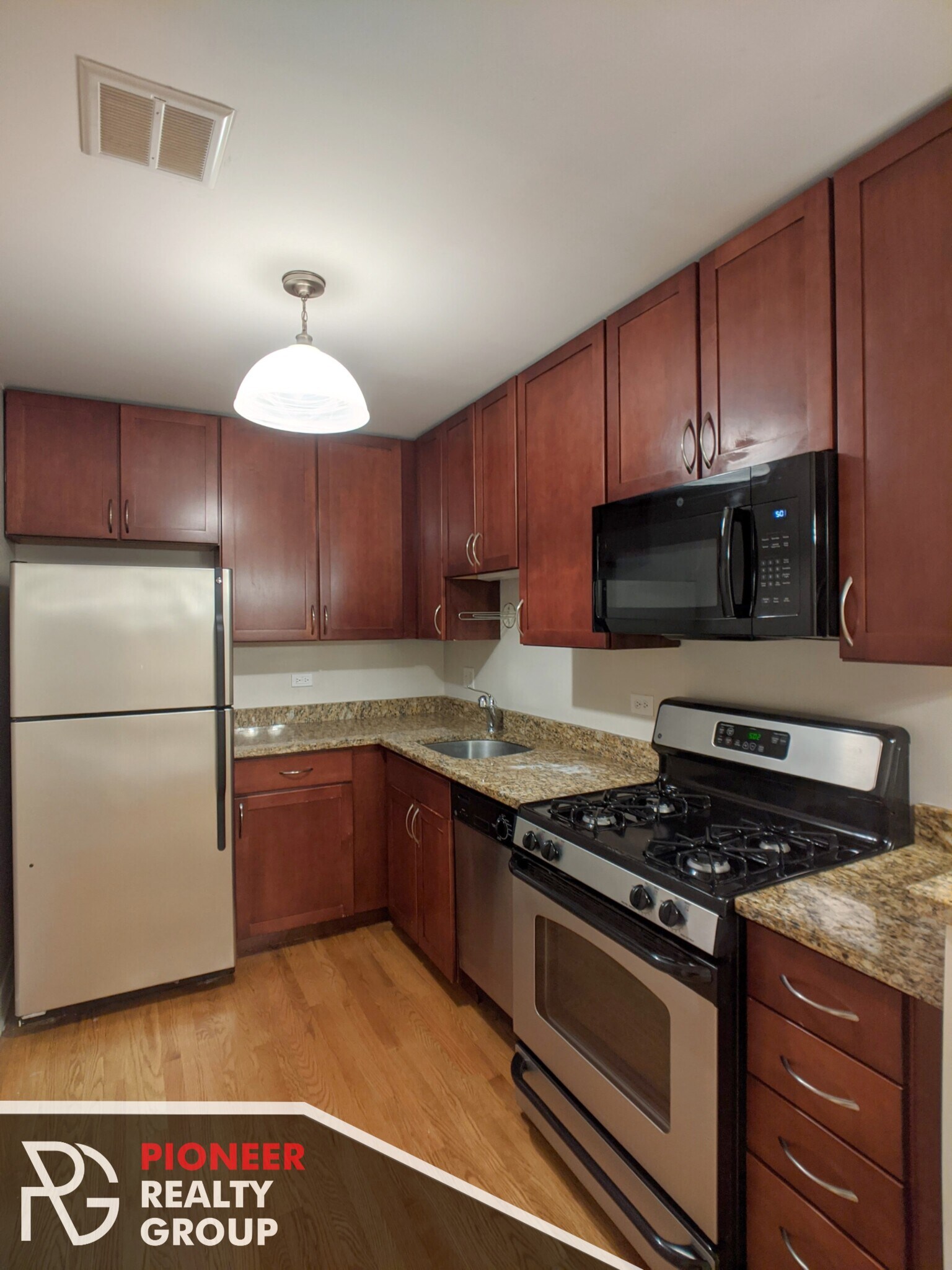 Building Photo - 643 W Wrightwood Ave