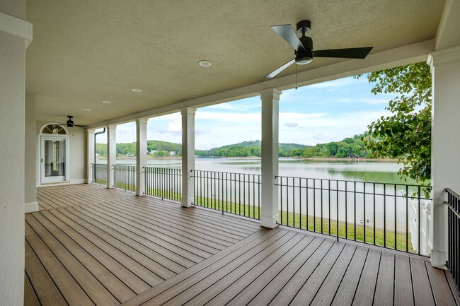 Building Photo - Experience lakefront living at its finest in the heart of East TN