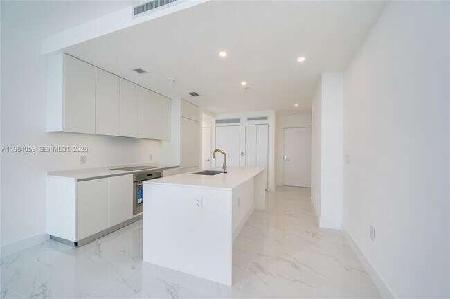 Building Photo - 700 NE 24th St