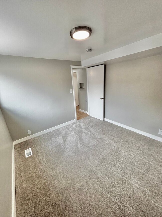 Building Photo - Now Leasing! Beautiful Apartment Steps fro...