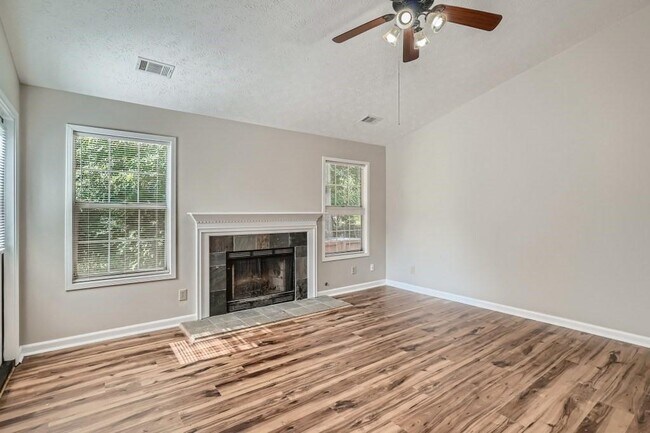 Building Photo - 4003 River Rock Way