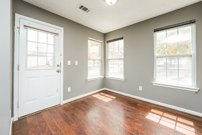 Building Photo - 5549 Village Ridge