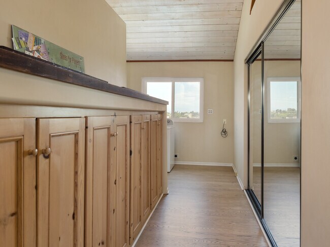 Building Photo - 416 Virginia St