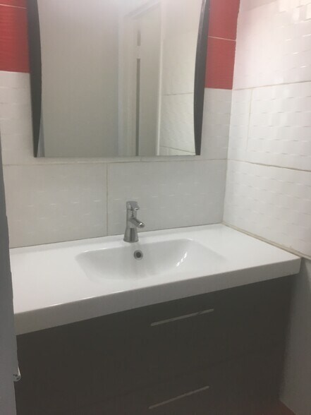 Building Photo - 890 W 39th Pl