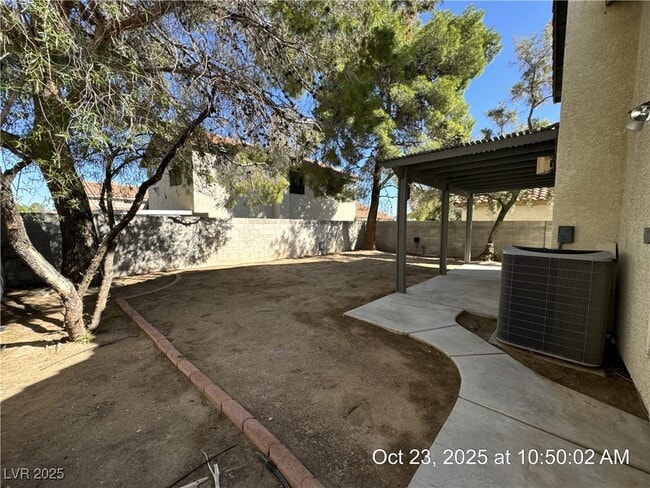 Building Photo - 2538 Wolverton Ave