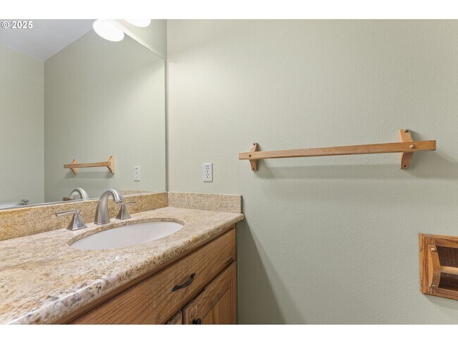 Building Photo - 3-Bedroom Home with Granite Kitchen, Family Room & Private Deck