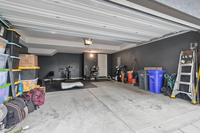 Building Photo - 2211 Solara Ln