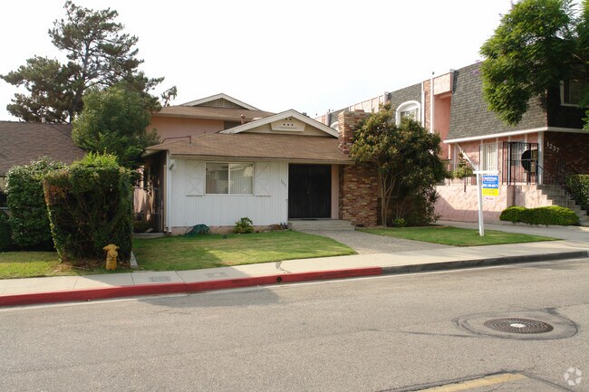 Building Photo - 1231 Valley View Rd