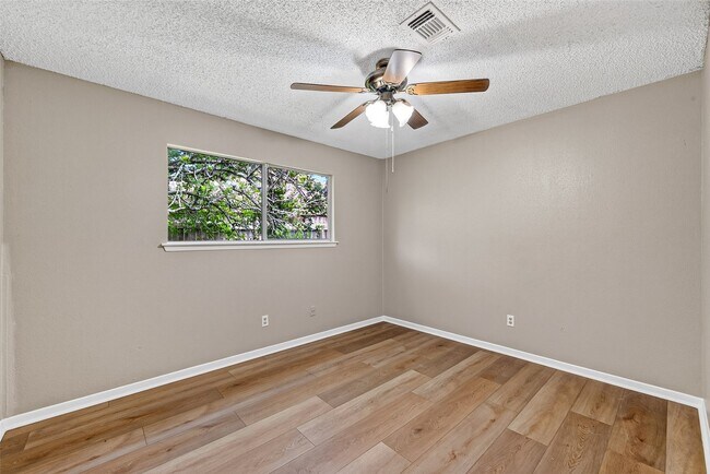 Building Photo - 13847 Cherry Hollow Ln