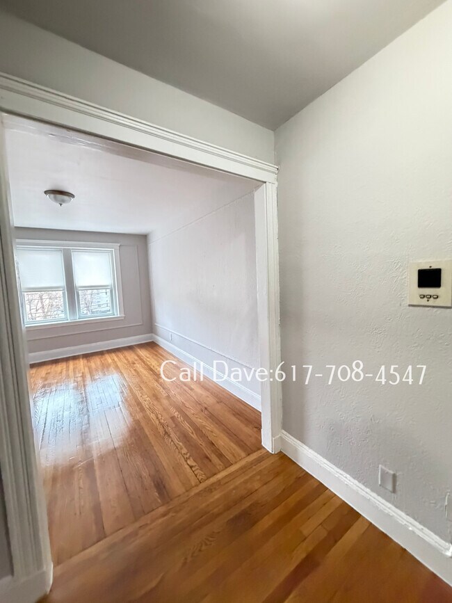 Building Photo - 47 Linden St
